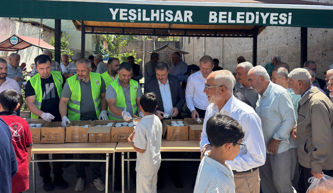 Yeşilhisar Camii Kebir’in Halıları Yenilendi: Cuma Namazında Hizmete Sunuldu