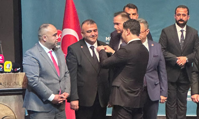 Kayseri’de 3 belediye meclis üyesi MHP’ye katıldı