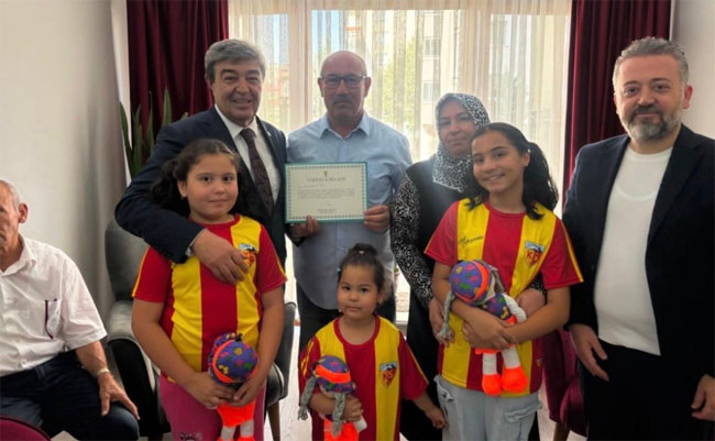 AK Parti Kayseri Teşkilatı 16 İlçede 712 Mahallede Eş Zamanlı Hane ve Üye Ziyareti Gerçekleştirdi.