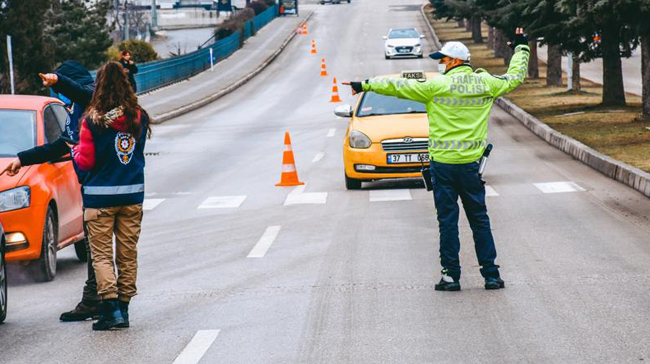 Kayseri’de Trafik Magandalarına Geçit Yok: Drift Yapan Sürücüye 142 Bin TL Ceza, Ehliyeti Süresiz İptal Edildi