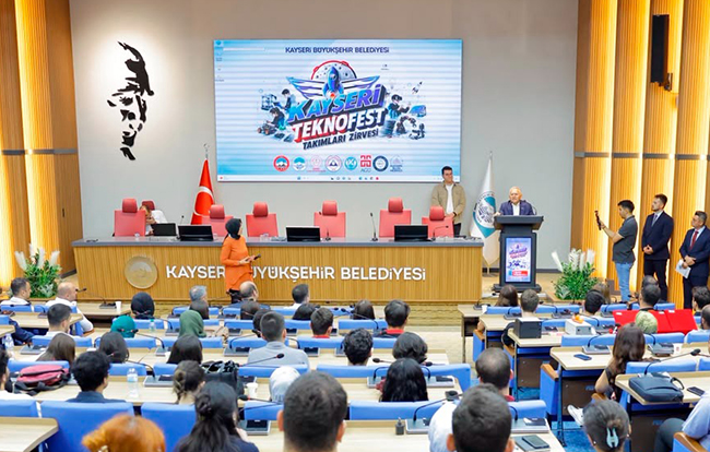 BAŞKAN BÜYÜKKILIÇ, TEKNOFEST GENÇLİĞİYLE BULUŞTU: “KAYSERİ’Yİ BİLİM VE TEKNOLOJİNİN MERKEZİ YAPACAĞIZ”