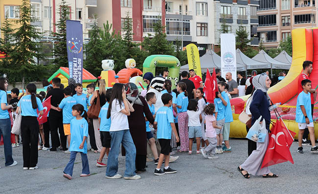 BÜYÜKŞEHİR BELEDİYESİ SPOR A.Ş., ÂŞIK SEYRANİ FESTİVALİ'NDE MİNİKLERİN NEŞESİNE ORTAK OLDU