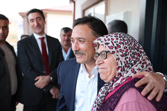 DEPREMZEDE 15 AİLE YENİ YUVALARINA KAVUŞTU!