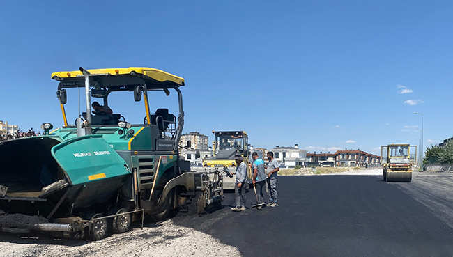 MELİKGAZİ BELEDİYESİ YENİ YOL ÇALIŞMALARIYLA DAHA GÜVENLİ VE KONFORLU ULAŞIM SAĞLIYOR