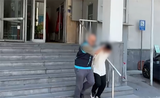 SAHABİYE’DE YAĞMA VE KASTEN ÖLDÜRME OLAYINDA 2 ŞÜPHELİ TUTUKLANDI! GASP EDİLEN TELEFON VE SUÇ ALETİ BIÇAK ELE GEÇİRİLDİ