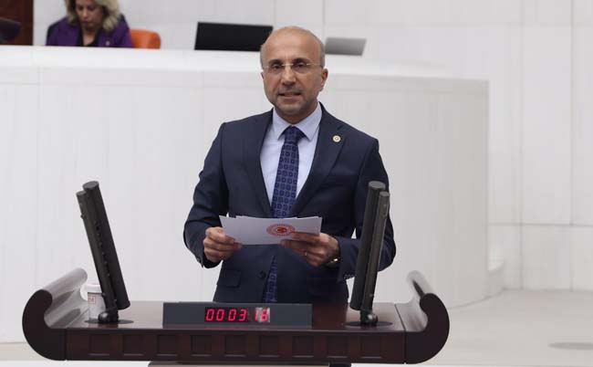 YENİ Partili Aşkın Genç: “Gözlerini bu vatana veren bir gaziye protez gözünü krediyle aldıran düzenin adı sosyal devlet olamaz”