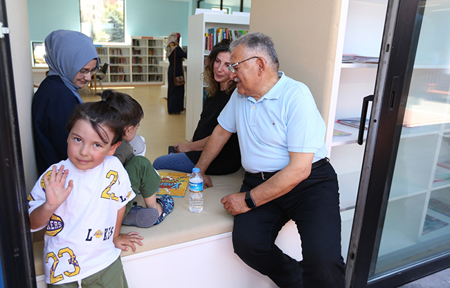 BAŞKAN BÜYÜKKILIÇ’IN “OKUYAN VE OKUTAN ŞEHİR” VİZYONU KAYSERİ’Yİ TÜRKİYE’NİN ZİRVESİNE TAŞIDI KAYSERİ, KÜTÜPHANE ZİYARETLERİNDE TÜRKİYE’DE İLK 3’TE