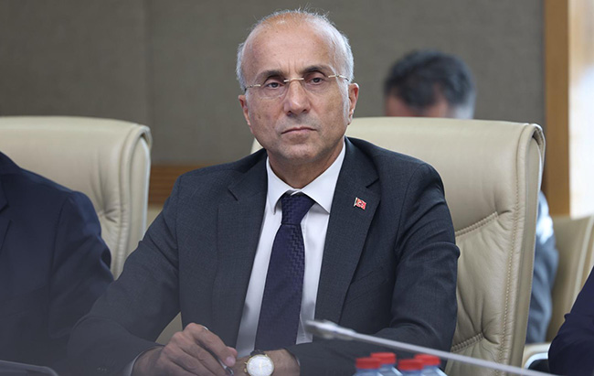 YENİ Partili Aşkın Genç: “Vatandaşın cüzdanını soğuttular, market etiketini soğutamadılar”