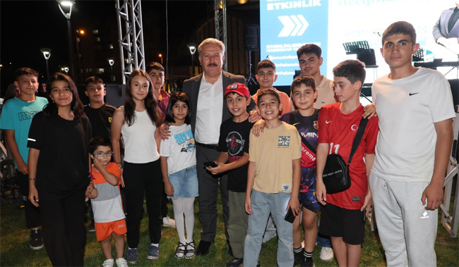 TALHA BORA ÖGE VE ORKESTRASI MELİKGAZİ’DE UNUTULMAZ BİR AKŞAM YAŞATTI