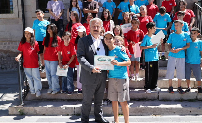 ÇOCUKLAR MELİKGAZİ’NİN İNGİLİZCE KAMPINDA HEM ÖĞRENDİ HEM EĞLENDİ