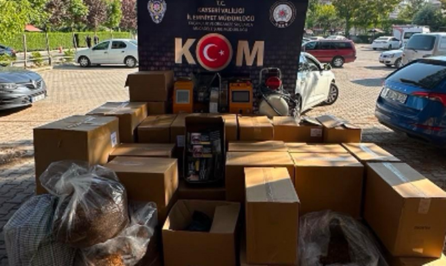 Kayseri’de Kaçak Tütün ve Sigara Dolum Operasyonu: 270 Bin Makaron Ele Geçirildi