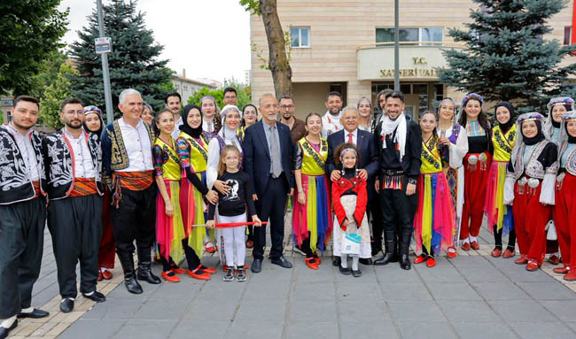 BAŞKAN BÜYÜKKILIÇ, ZAFER BAYRAMI'NIN 104. YILINDA KAYSERİLİLERLE AYNI COŞKUYU PAYLAŞTI
