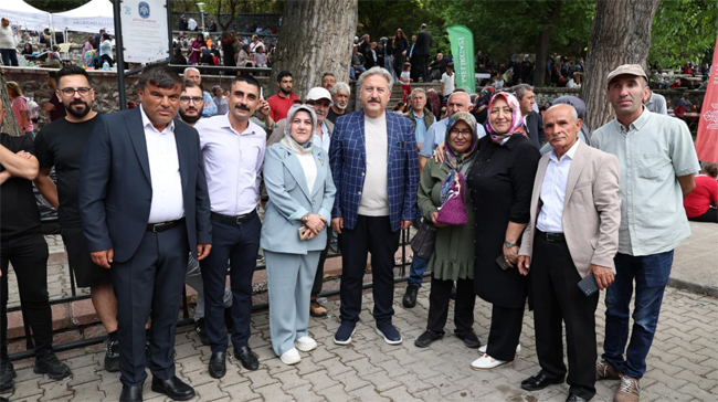 BAŞKAN PALANCIOĞLU AĞIRNAS PİLAV ŞENLİĞİ’NDE VATANDAŞLARLA VE MUHTARLARLA BİR ARAYA GELDİ