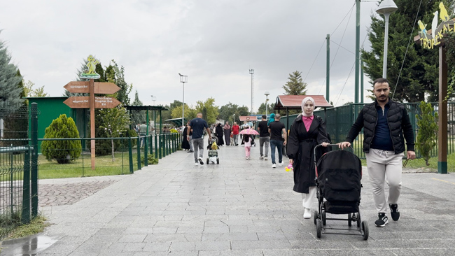 BÜYÜKŞEHİR HAYVANAT BAHÇESİ’Nİ 30 AĞUSTOS’TA 5 BİN 500 KİŞİ ZİYARET ETTİ