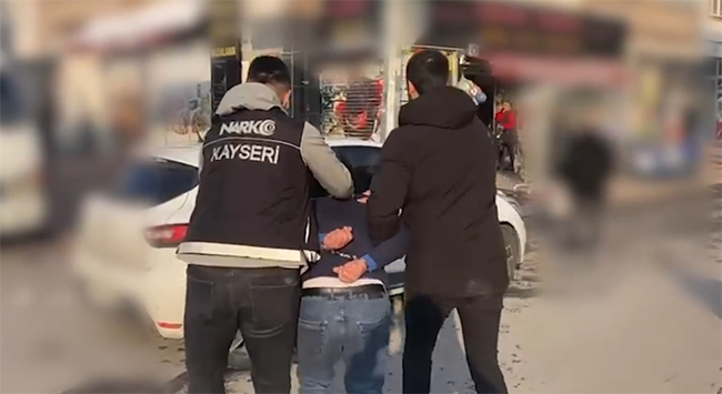 Kayseri Emniyeti Bir Haftada Suçlulara Göz Açtırmadı: 299 Aranan Şahıs Yakalandı