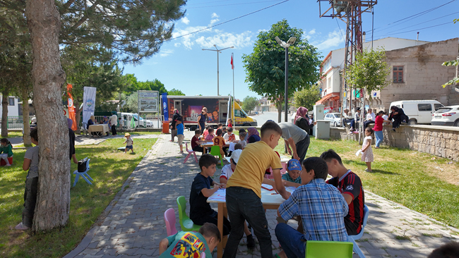 TALAS’TA ÇOCUKLAR KİTAPLA, BÜYÜKLER BEYAZ MASA İLE BULUŞTU