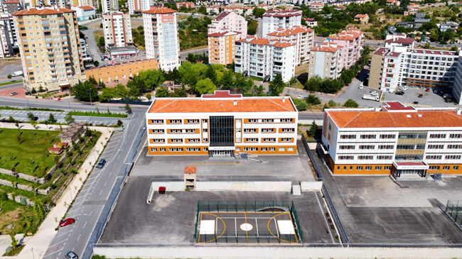 BÜYÜKŞEHİR’DEN EĞİTİME “YEŞİL” DOKUNUŞ: 3 OKULUN ÇEHRESİ DEĞİŞTİ