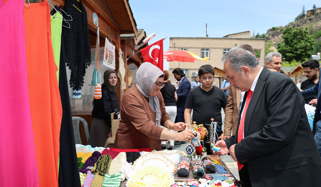 TALAS'IN MAHARETLİ ELLERİ SONBAHARA MERHABA DİYOR