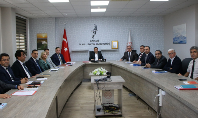 VALİ ÇİÇEK, İL MİLLÎ EĞİTİM MÜDÜRLÜĞÜNDE EĞİTİM GÜNDEMİNİ DEĞERLENDİRDİ