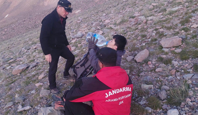 ERCİYES’TE MAHSUR KALAN YABANCI UYRUKLU ŞAHIS KURTARILDI