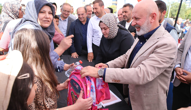 KOCASİNAN, İHTİYAÇ SAHİBİ ÖĞRENCİLERİN KIRTASİYE İHTİYAÇLARINI KARŞILADI