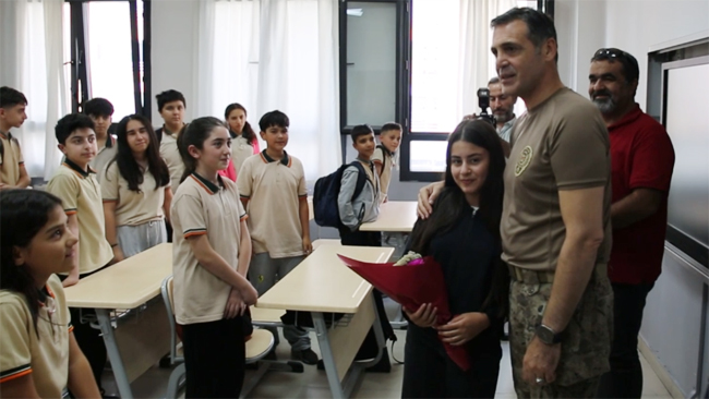 Kayseri İl Emniyet Müdürü Atanur Aydın’dan Şehit Kızı Elif’e İlk Gün Sürprizi