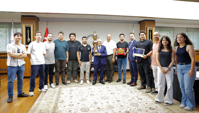 BAŞKAN BÜYÜKKILIÇ, ŞAMPİYON TEKNOFEST GENÇLERİNİ MAKAMINDA AĞIRLADI