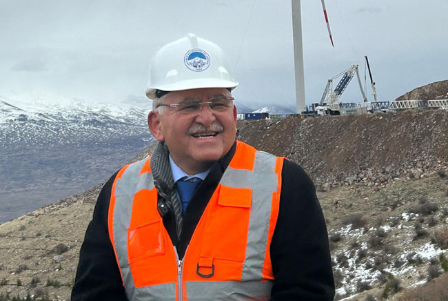 KAYSERİ BÜYÜKŞEHİR’İN RÜZGÂRGÜLLERİ ULAŞIMI YEŞİL ENERJİYLE BULUŞTURUYOR
