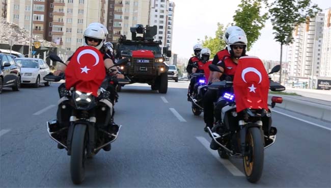 ŞEHİT POLİS MURAT AKPINAR’IN OĞLU ÇINAR’A İLK OKUL GÜNÜNDE ANLAMLI VEFA