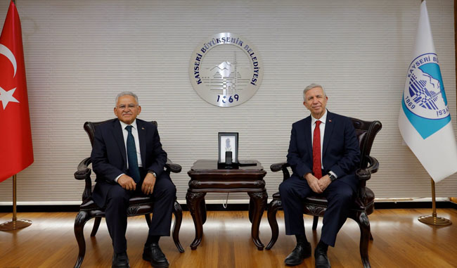 TARİHİ KENTLER BİRLİĞİ BAŞKANI YAVAŞ’TAN BAŞKAN BÜYÜKKILIÇ’A ZİYARET