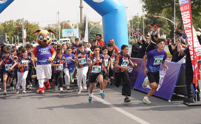 6. ULUSLARARASI KAYSERİ YARI MARATONU BÜYÜK BİR HEYECAN VE COŞKUYLA KOŞULDU