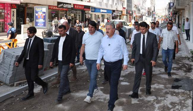 MELİKGAZİ BELEDİYESİ ŞEHRİN MERKEZİNE ESTETİK KATMAYA DEVAM EDİYOR