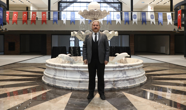 MELİKGAZİ BELEDİYESİ HİZMET FİLOSUNA KAZANDIRDIĞI 48 ARACI ÇOCUKLARA ÖZEL ŞENLİKLE TANITIYOR