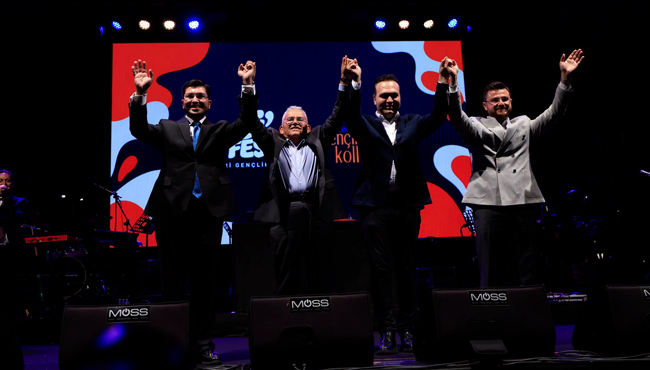 BAŞKAN BÜYÜKKILIÇ, GENÇLERLE BULUŞTU: “BİZ SİZLER İÇİN VARIZ”