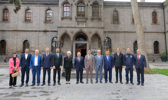 BAŞKAN BÜYÜKKILIÇ, KAYSERİ KENT KONSEYİ’NİN YENİ YÖNETİMİNİ AĞIRLADI