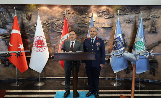 VALİ GÖKMEN ÇİÇEK’TEN KAYSERİ’DE GÖREVE BAŞLAYAN İKİ KOMUTANA ZİYARET