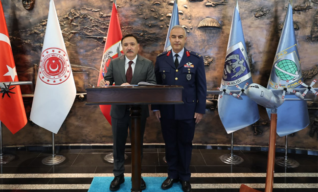 Vali Çiçek’ten Komutanlara Hayırlı Olsun Ziyareti
