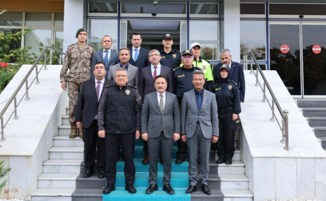 VALİ ÇİÇEK’TEN EMNİYET MÜDÜRÜ ERGEN’E HAYIRLI OLSUN ZİYARETİ