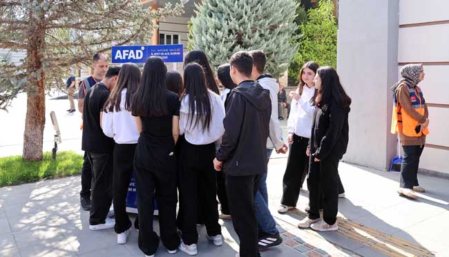 DEPREM TIRI İLE 6,4'LÜK TATBİKAT