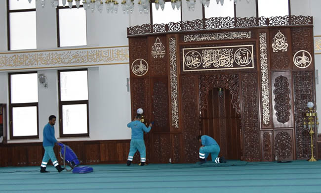 KOCASİNAN CAMİ TEMİZLEME EKİBİNDEN TEMİZLİK SEFERBERLİĞİ