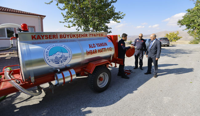 BÜYÜKŞEHİR’DEN KIRSAL YANGINLARA HIZLI MÜDAHALE HAMLESİ: TRAKTÖR ARKASI YANGIN SÖNDÜRME ARACI