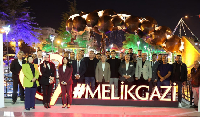 MELİKGAZİ BELEDİYESİ MUSTAFA TÜMGÜÇ PARKI ŞEHRİN KALBİNDE AÇILDI