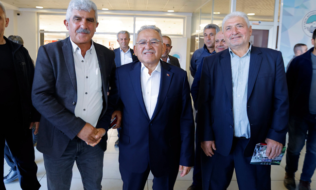 BAŞKAN BÜYÜKKILIÇ’TAN YAHYALI’DA MUHTARLARLA İSTİŞARE TOPLANTISI