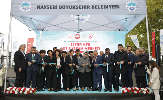 BAŞKAN BÜYÜKKILIÇ’TAN ALZHEİMER AKTİF YAŞAM MERKEZİ’NE İNCELEME: “HASTA YAKINLARININ EĞİTİMİ ÇOK ÖNEMLİ”