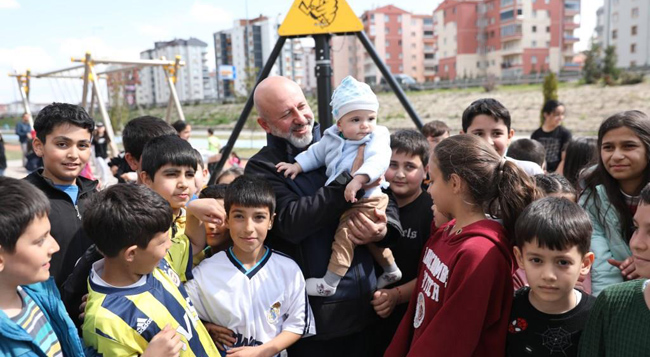 BAŞKAN ÇOLAKBAYRAKDAR, ‘EVLATLARIMIZ İÇİN BÜTÜN PARKLARDA TOPRAK ALANLAR YAPIYORUZ’