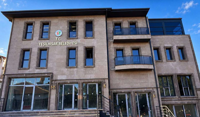 YEŞİLHİSAR HÜKÜMET KONAĞI’NA KAVUŞTU!