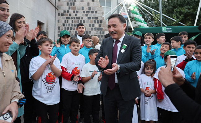 VALİ GÖKMEN ÇİÇEK’E YEŞİLAY’DAN ÜSTÜN HİZMET MADALYASI