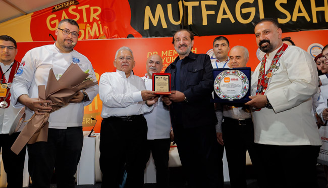 BAŞKAN BÜYÜKKILIÇ, MASTERCHEF ŞEFLERİ YALÇINKAYA VE SİVRİOĞLU’NU AĞIRLADI