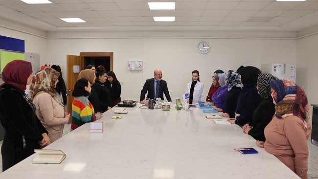 BAŞKAN ÇOLAKBAYRAKDAR, “KOCASİNAN AKADEMİ İLE 7'DEN 70'E HERKESİN MUTLULUĞUNU ARTIRIYORUZ”