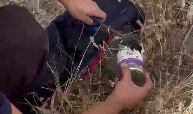 BÜYÜKŞEHİR İTFAİYESİ, KAFASI KONSERVE KUTUSUNA SIKIŞAN KEDİYİ KURTARDI